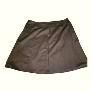 i.e. Woman. Brown Skirt. Polyester. Size 22.